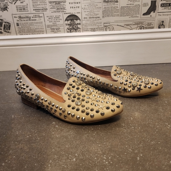 Jeffrey Campbell Ibiza Last Handmade Spiked/ Studded Flats in Cream. 8 1/2 - Picture 6 of 13